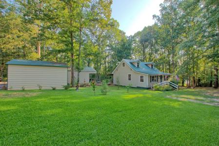 939 Lakeshore Dr