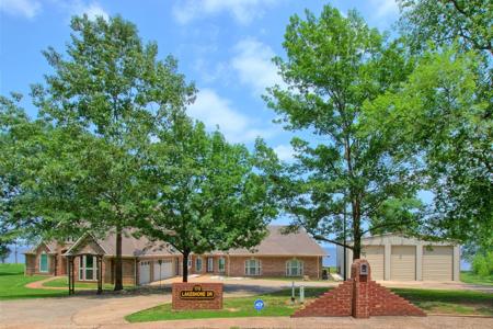 170 Lakeshore Dr