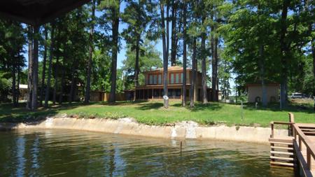 2212 Gilleys Pt