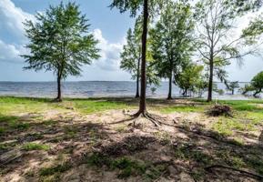 631 Lakeview Dr.