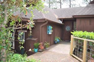 304 Country Club Dr.
