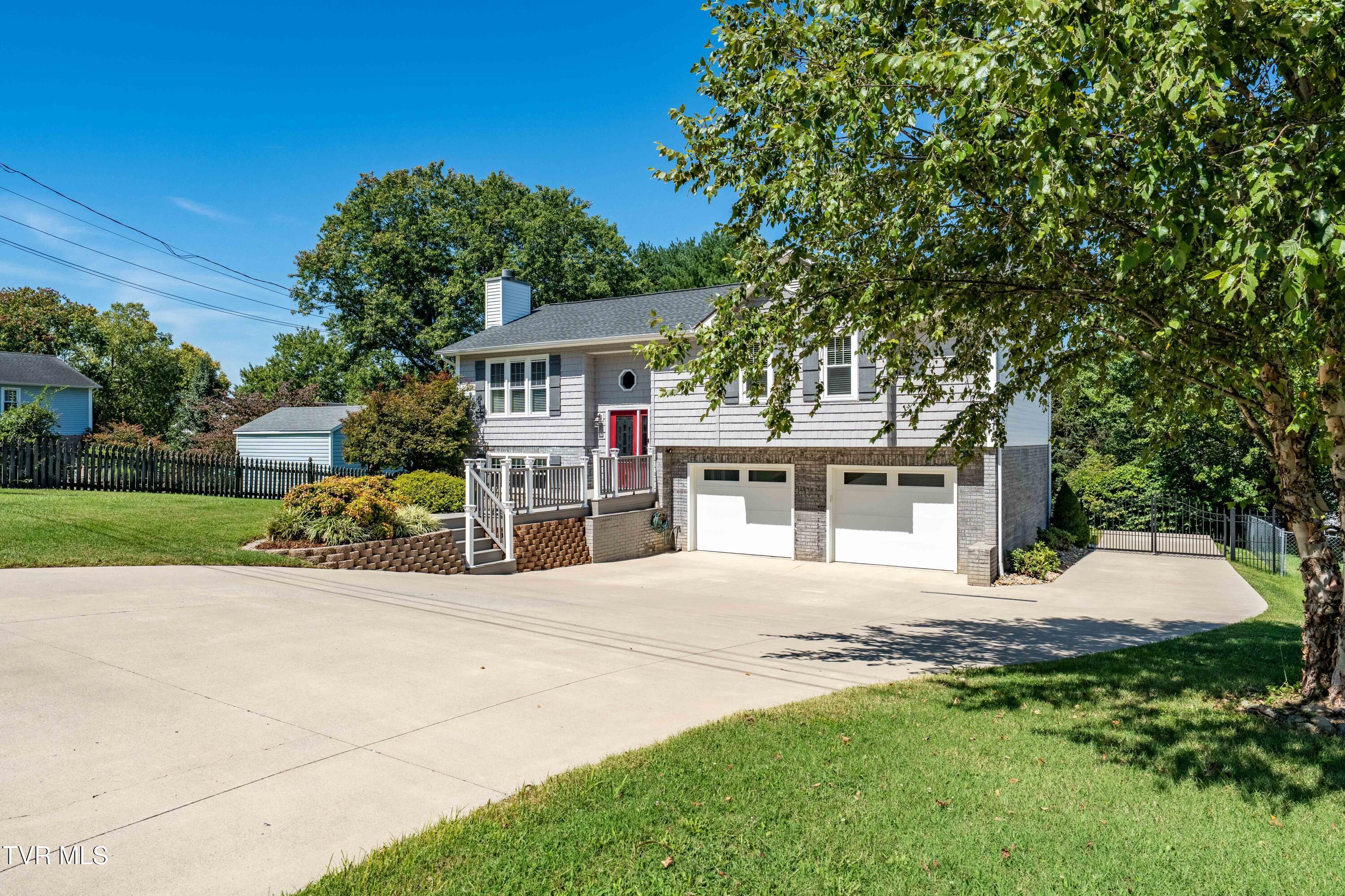 Image 3: 603 Steeplechase Dr (24 of 95)