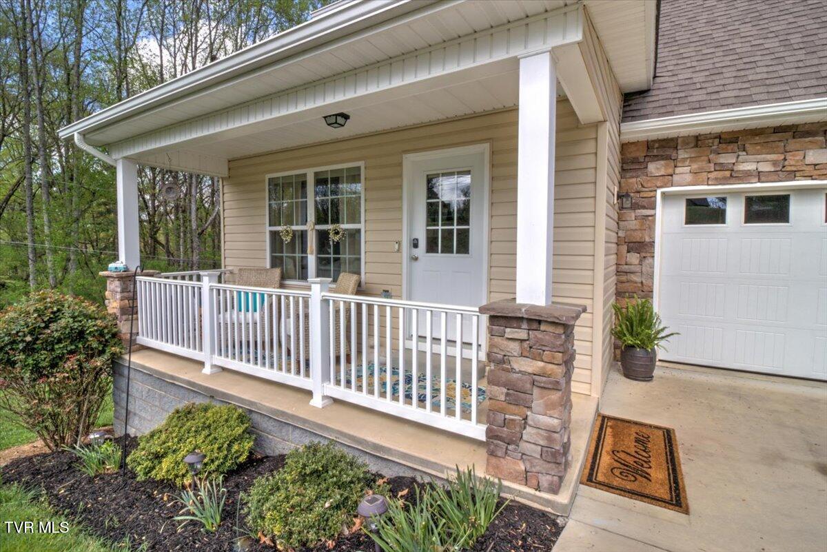 Image 2: 26-712_LakePoint-60