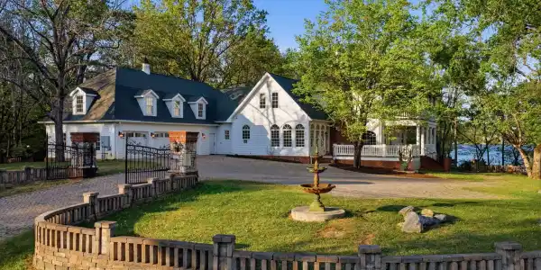 133 Knob Creek Dock Road