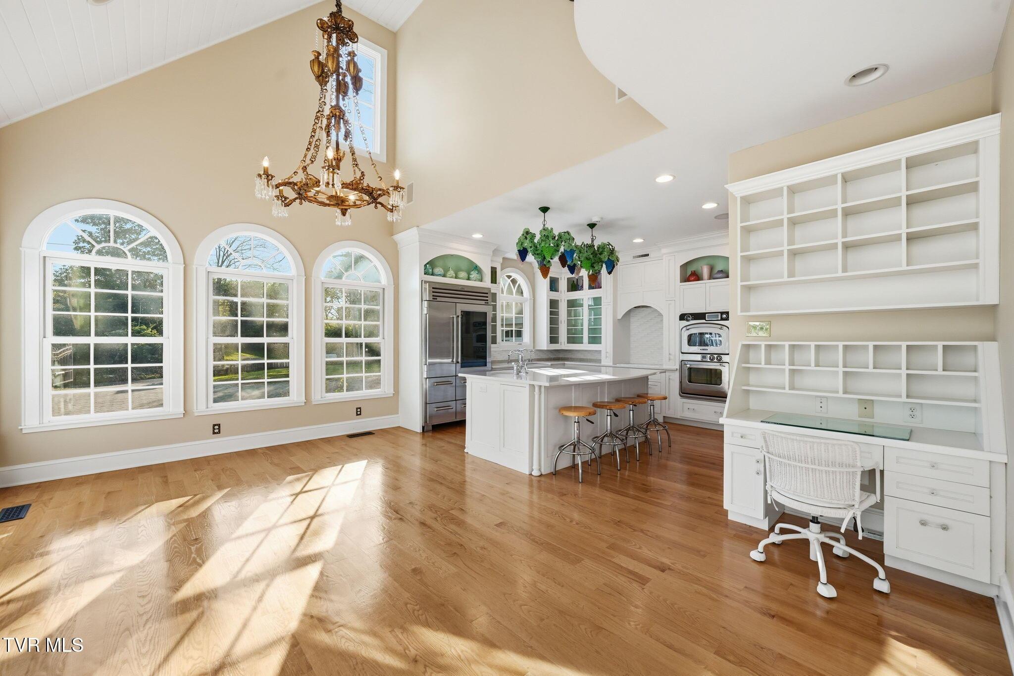 Image 3: 32-web-or-mls-036_DSC03758