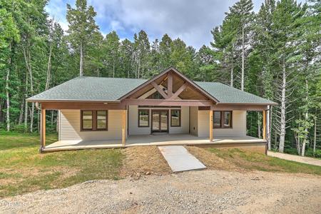 512 Norris Rd ( Bridle Path) Road