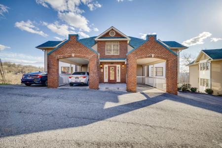 203 Gables Place