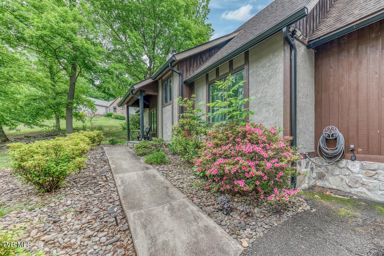 Image 3: 912 Katies Way
