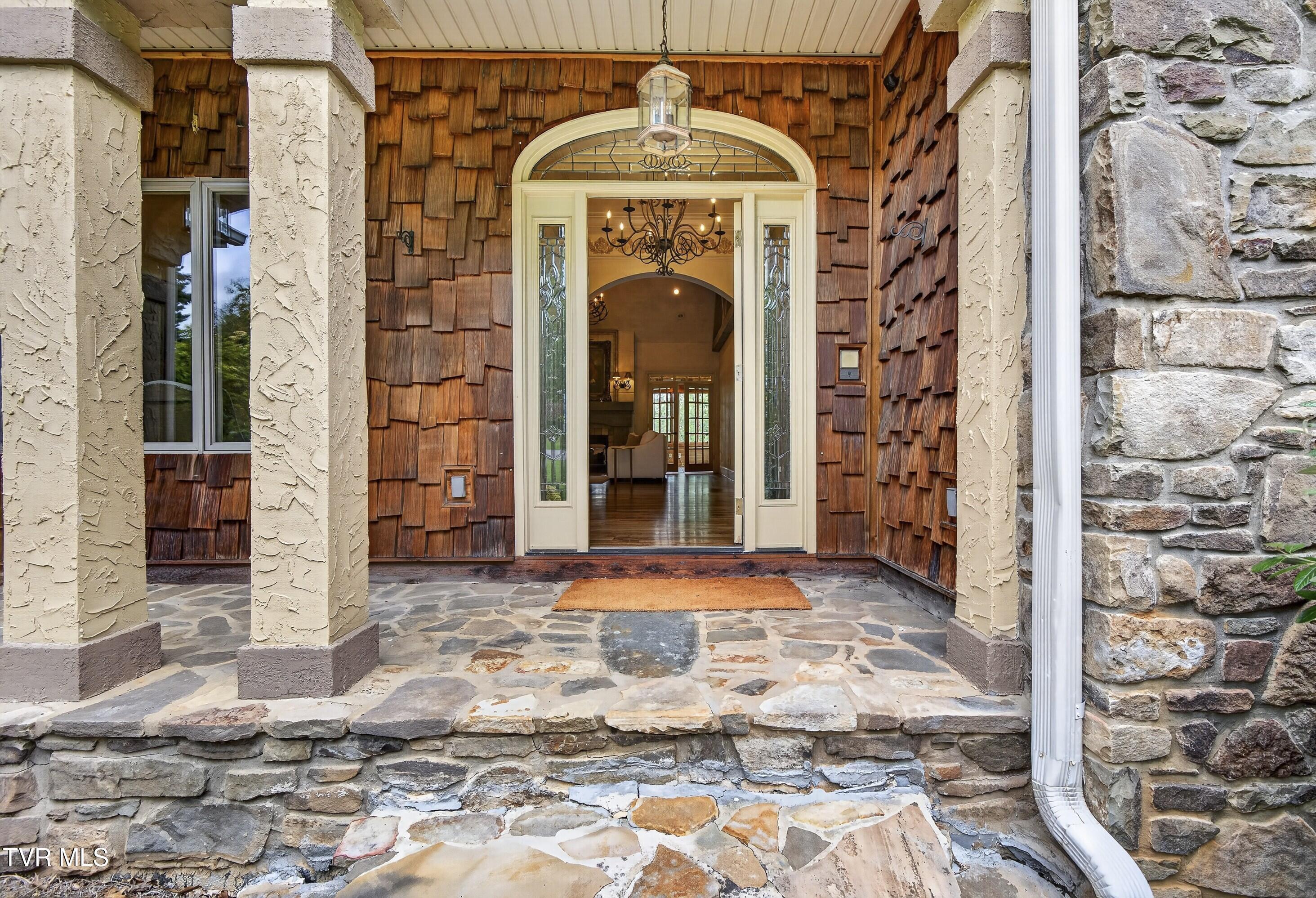 Image 4: Grand Entrance