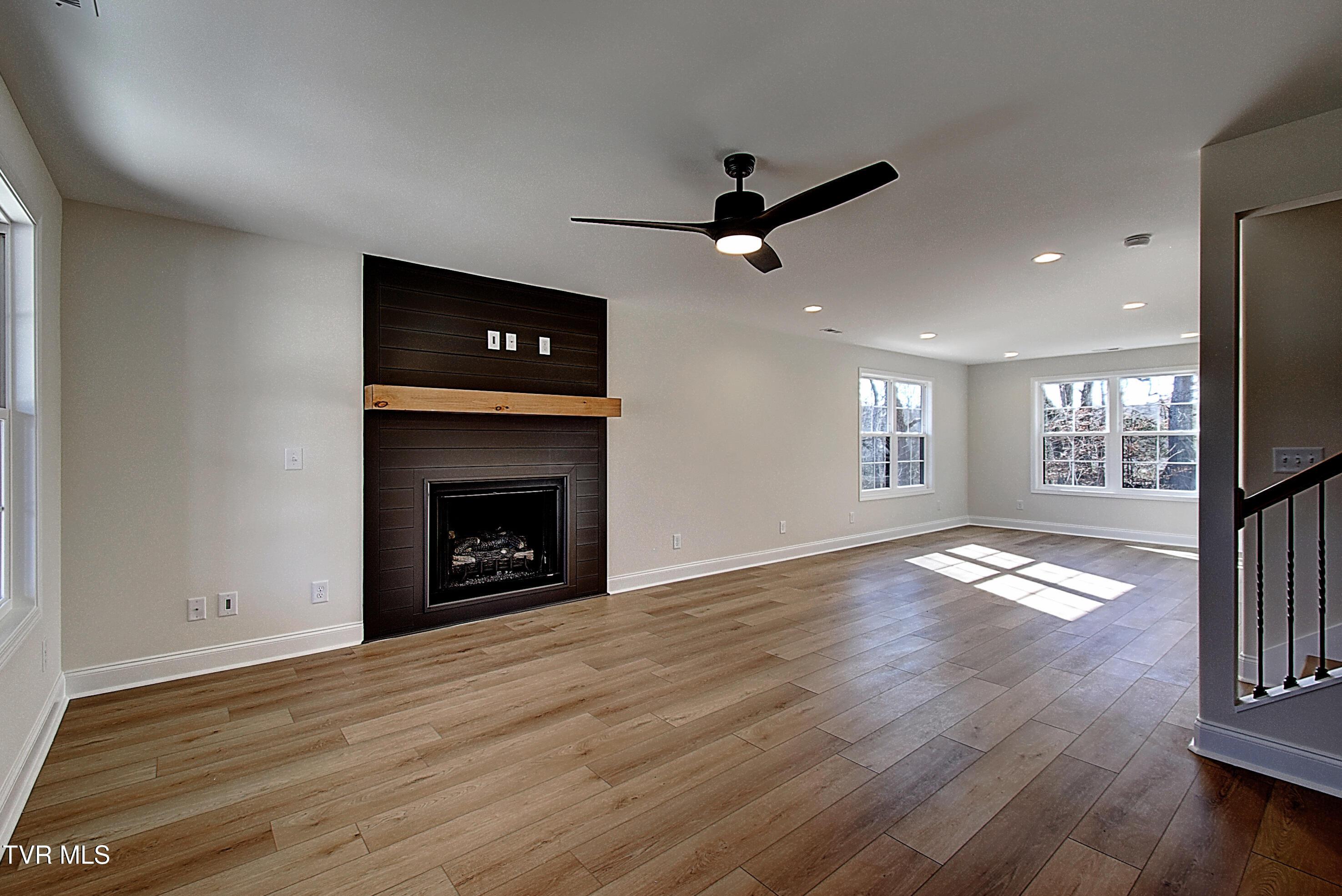 Image 4: DSC_0049And8more