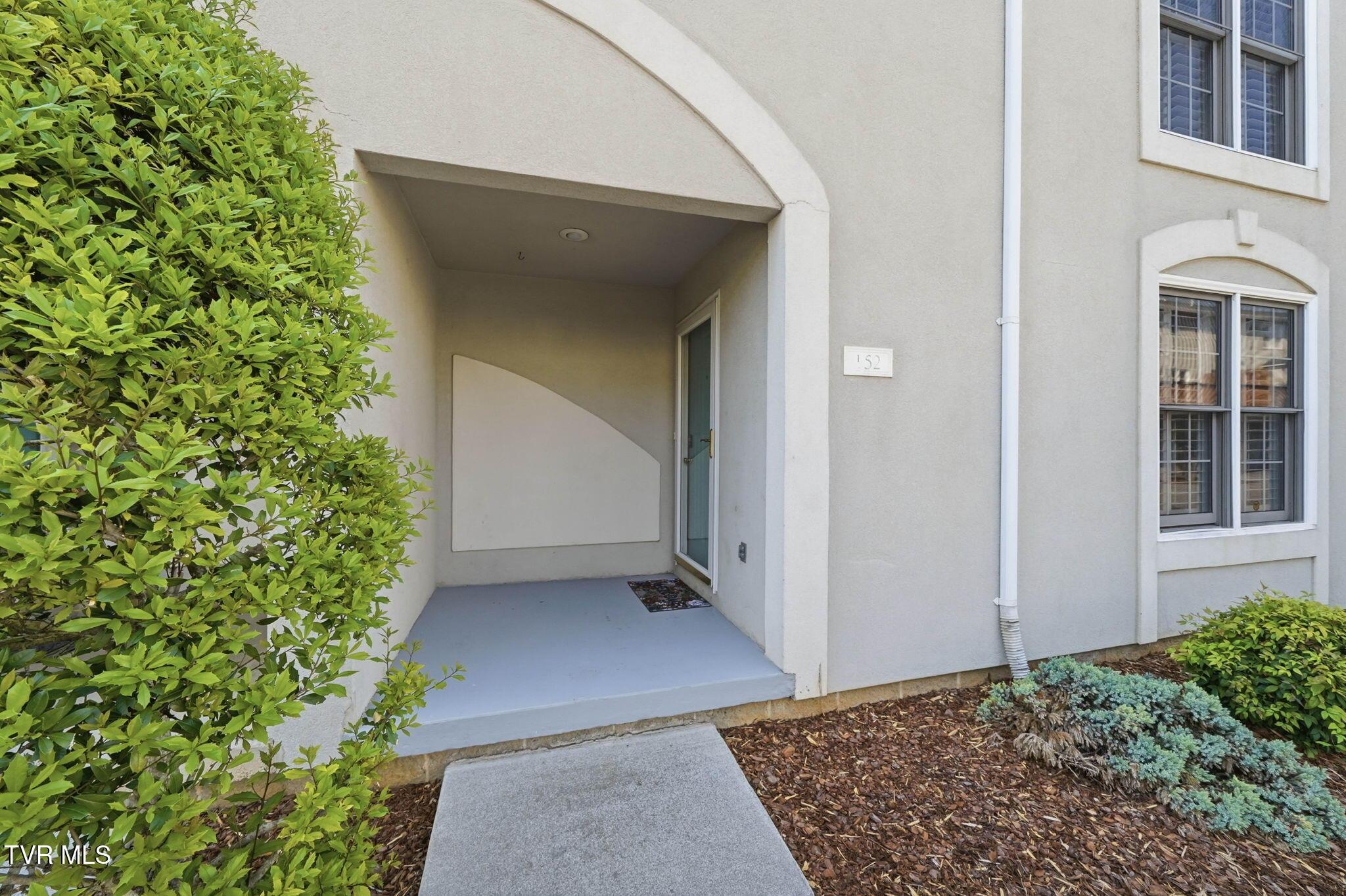 Image 3: 34-web-or-mls-152 Bentley Parc 152-4