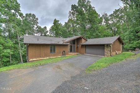 121 Lone Oak Drive