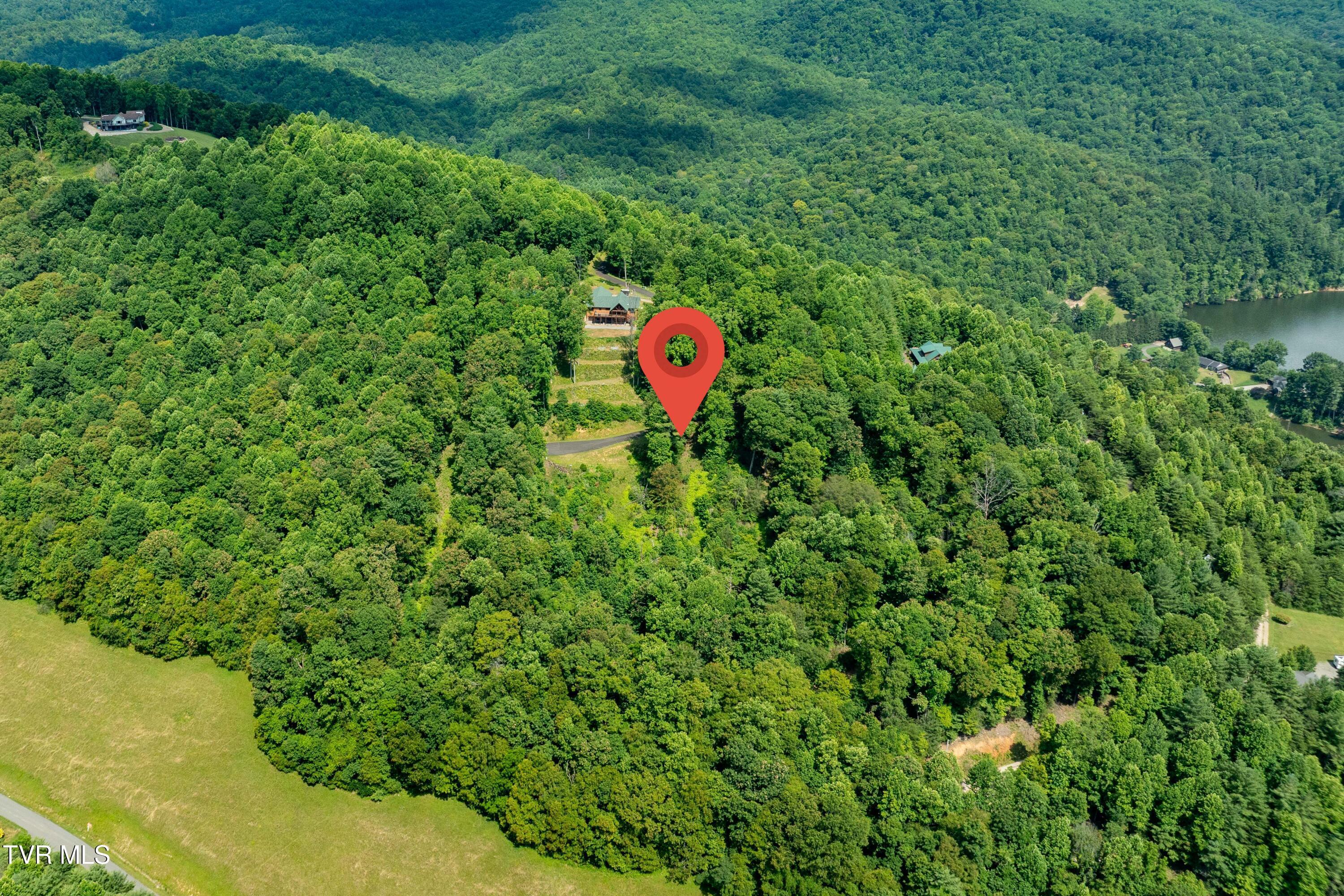 Image 3: Lot 32 (3 of 29)