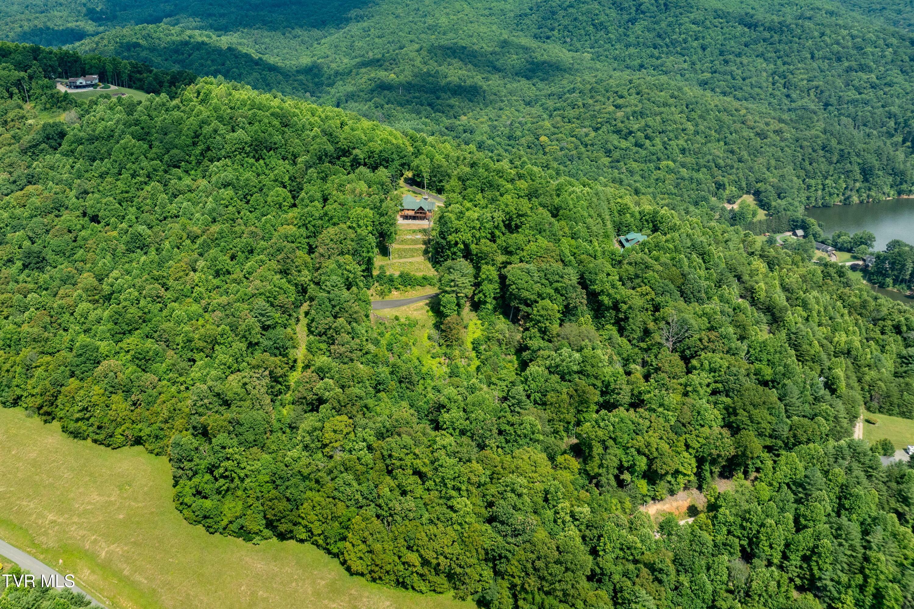 Image 4: Lot 32 (4 of 29)