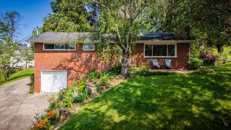 228 Lakeview Circle