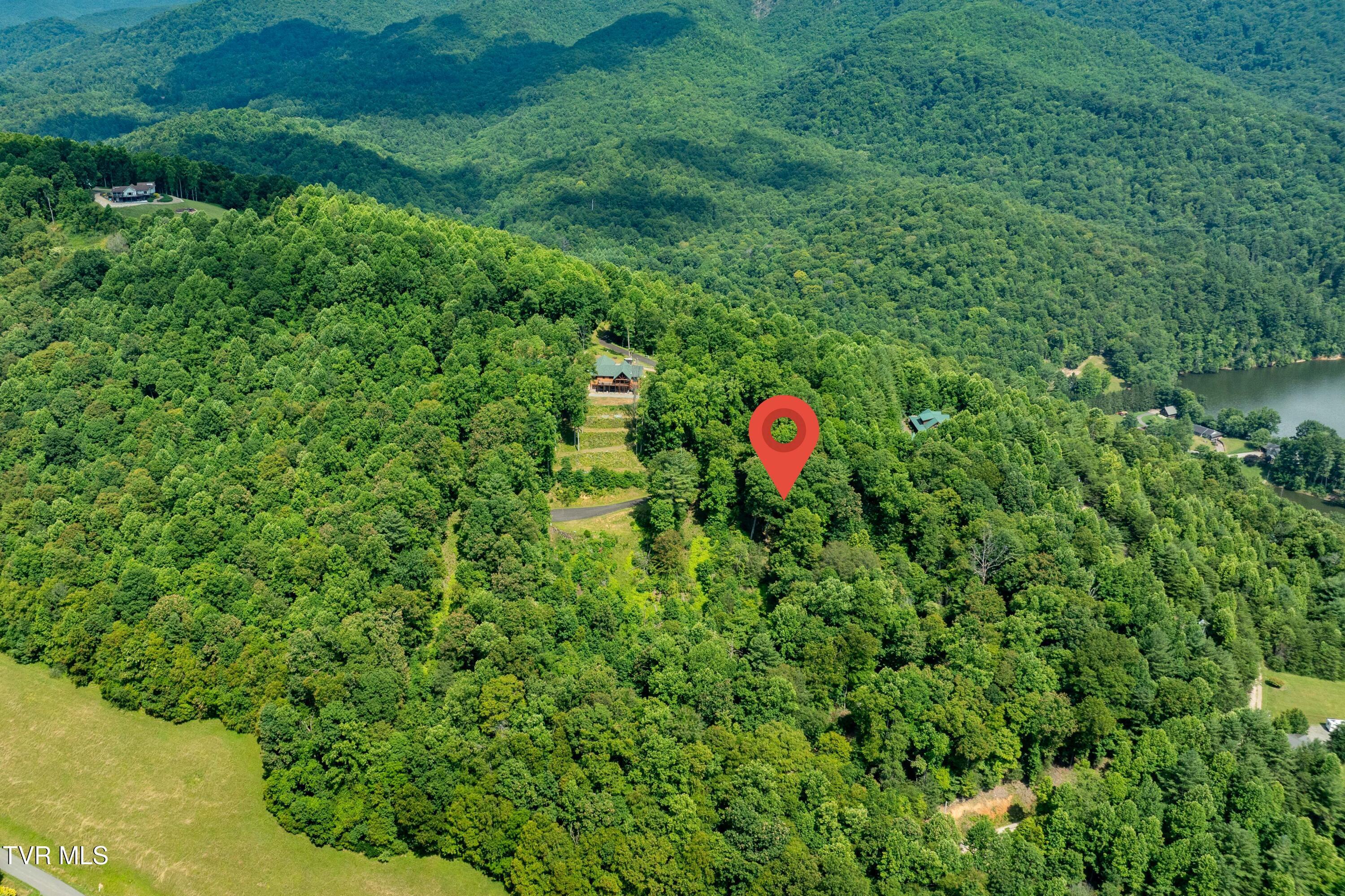 Image 3: Lot 33 (3 of 29)