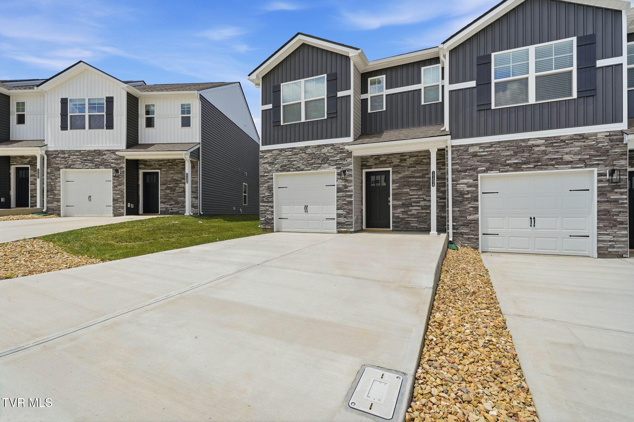 Image 3: 19-web-or-mls-1134 Wenna Wy-3