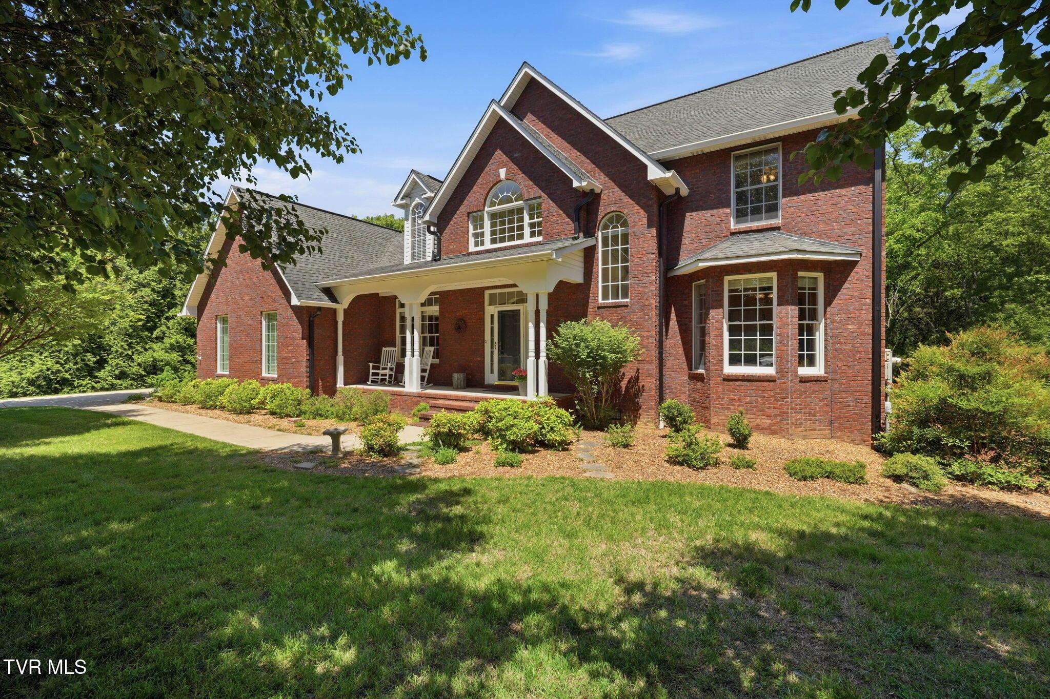 Image 3: 39-web-or-mls-415 Ridge Pointe-4