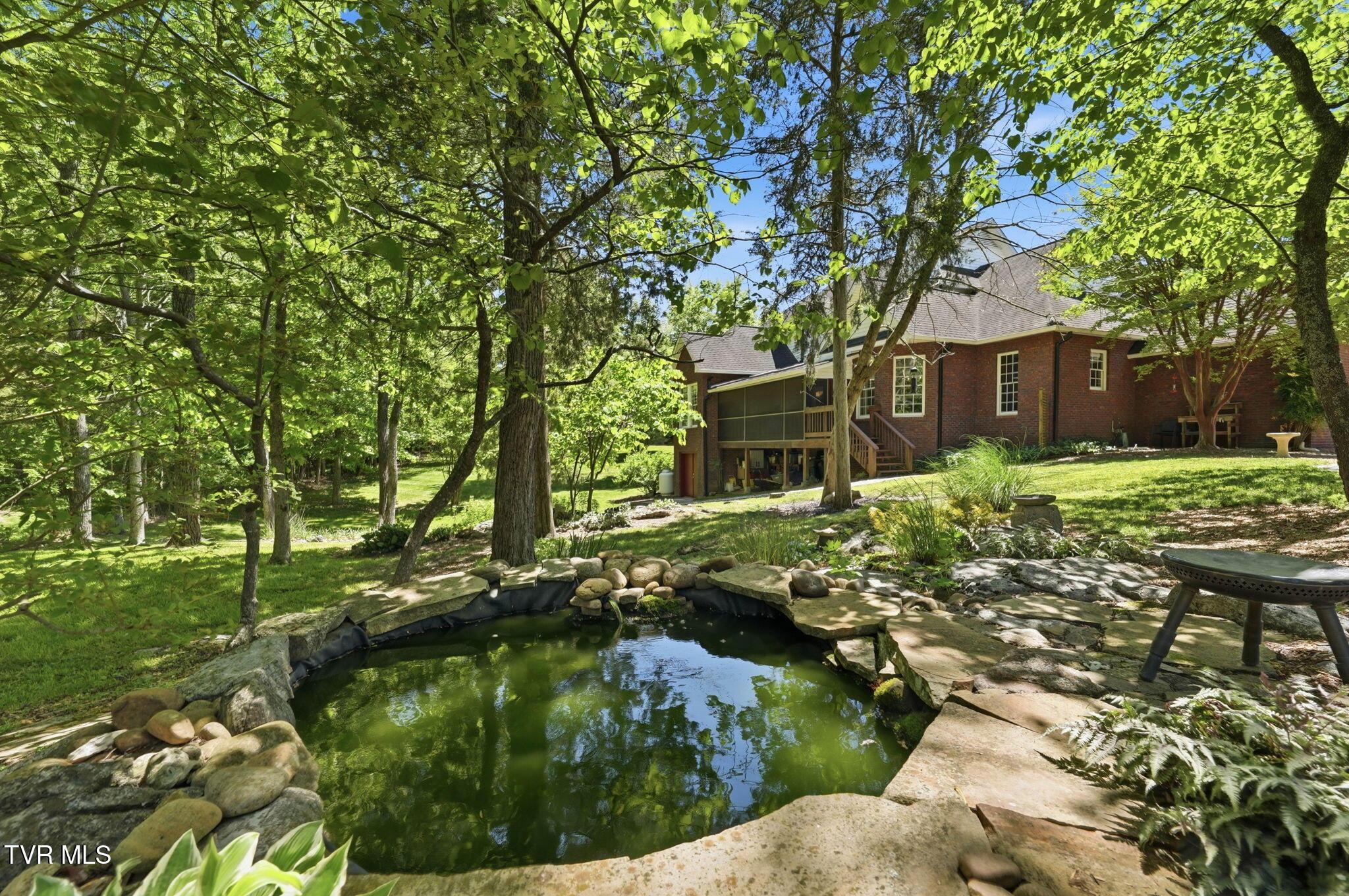 Image 4: 56-web-or-mls-415 Ridge Pointe-55