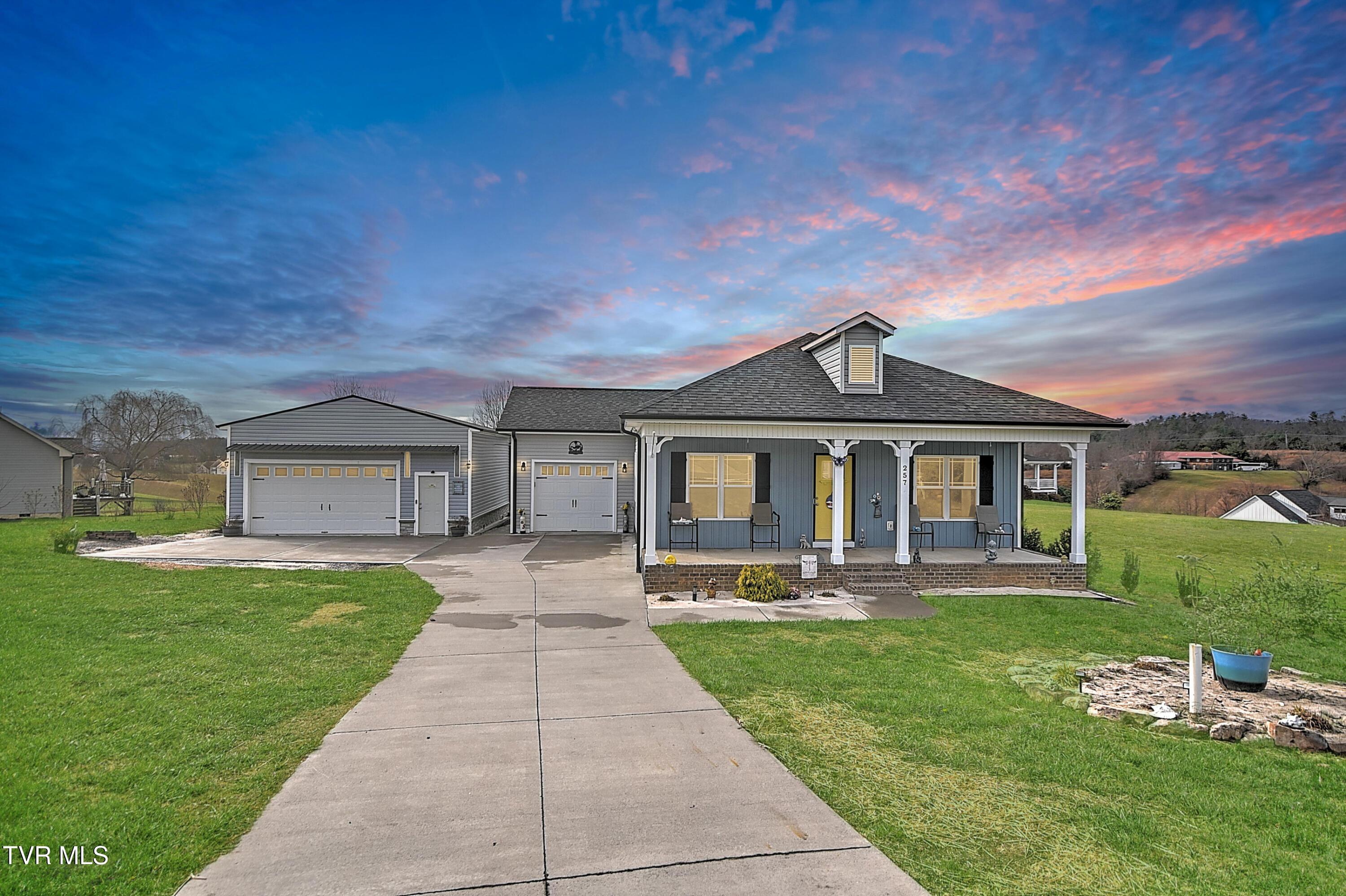 Image 1: 257 Lake View DOM-2 2