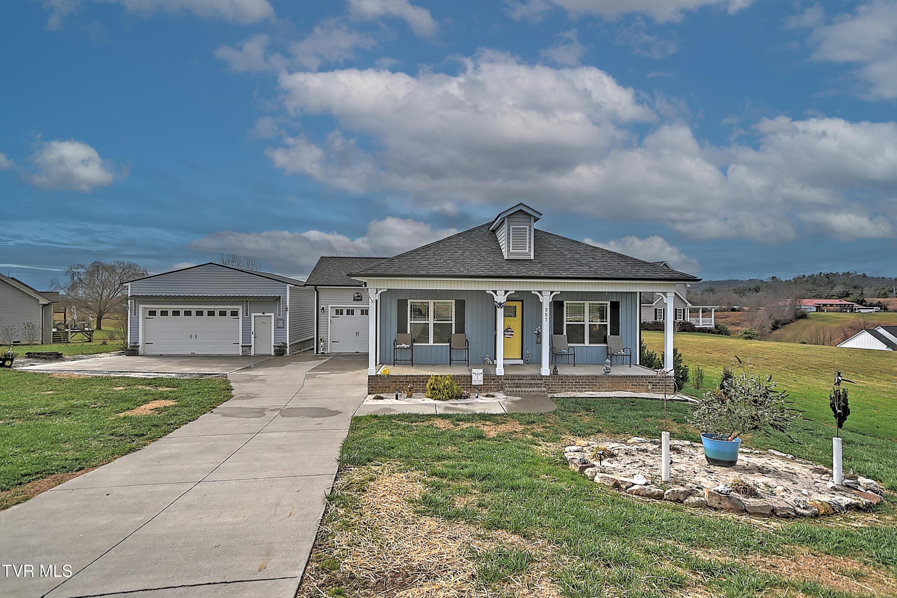 Image 4: 257 Lake View DOM-3