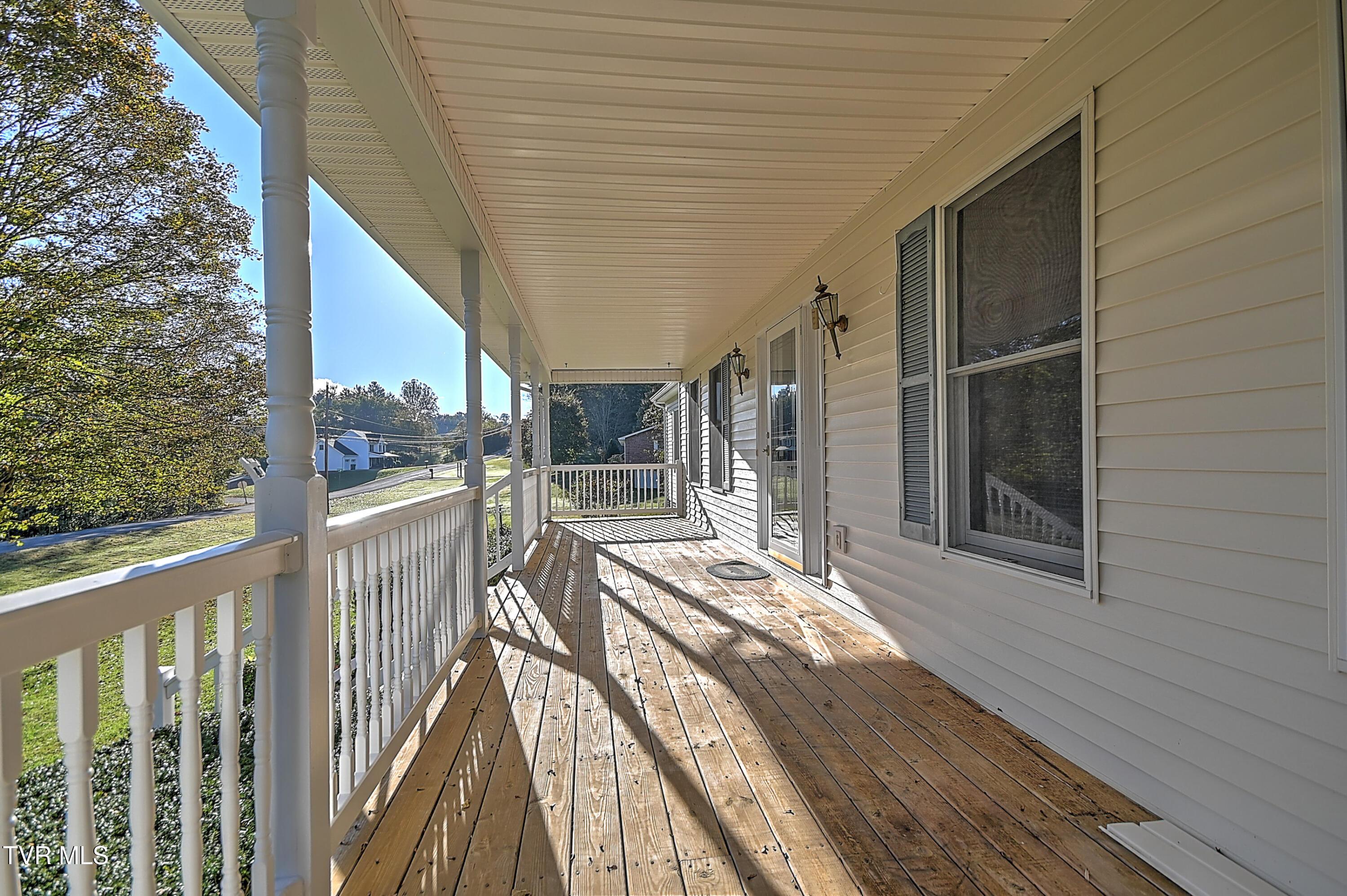 Image 2: 410 Lakeridge TN-5