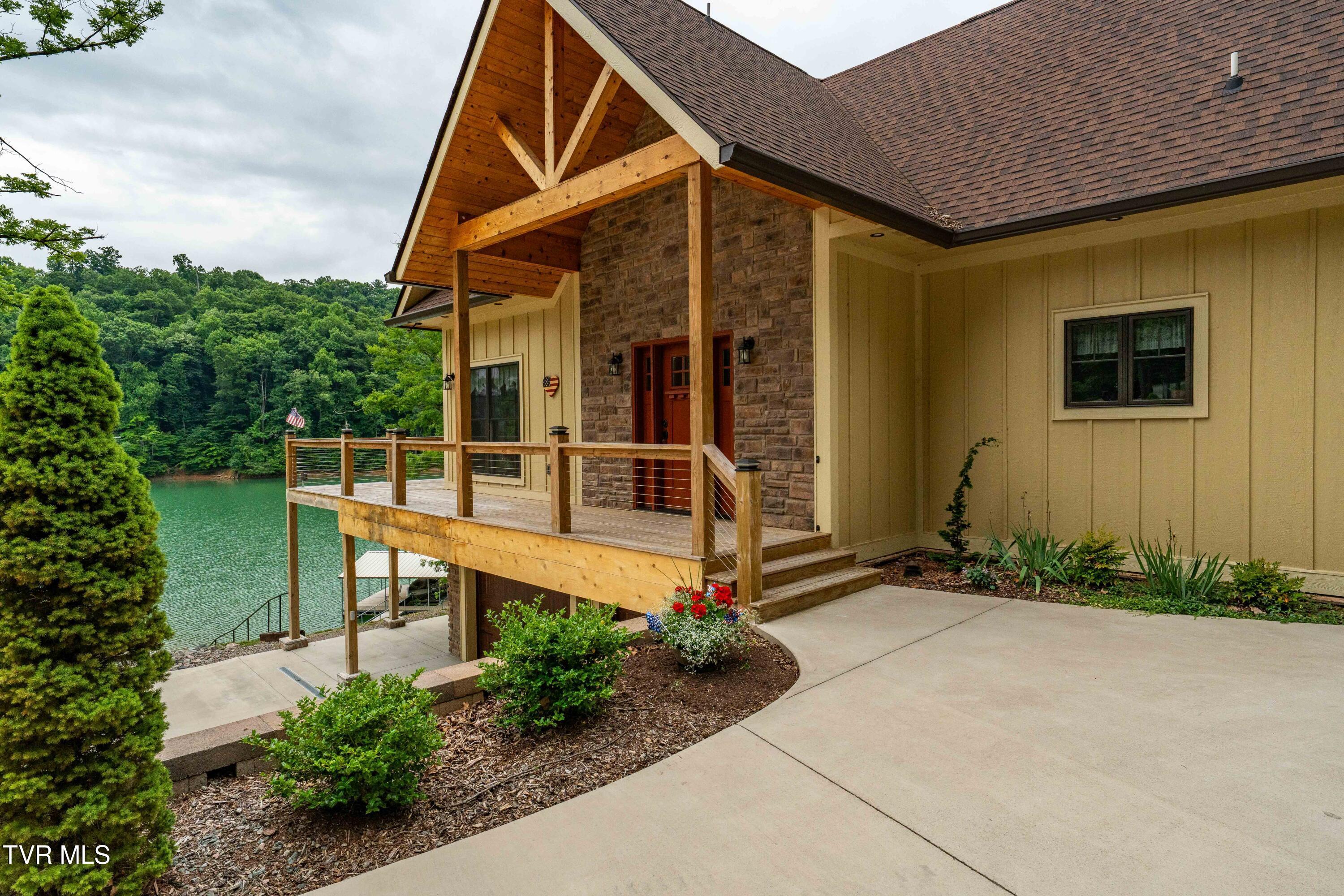 Image 2: 175 Lakeside Dr (37 of 117)