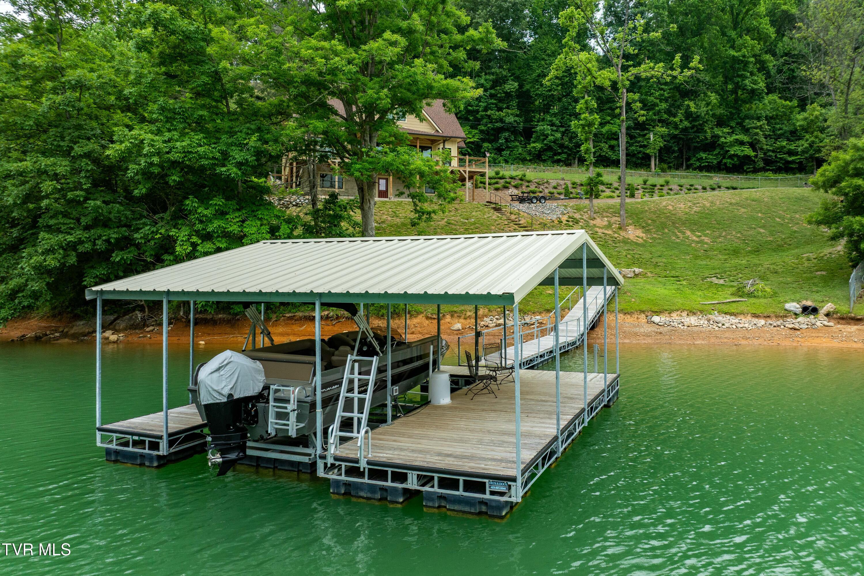 Image 4: 175 Lakeside Dr (26 of 117)