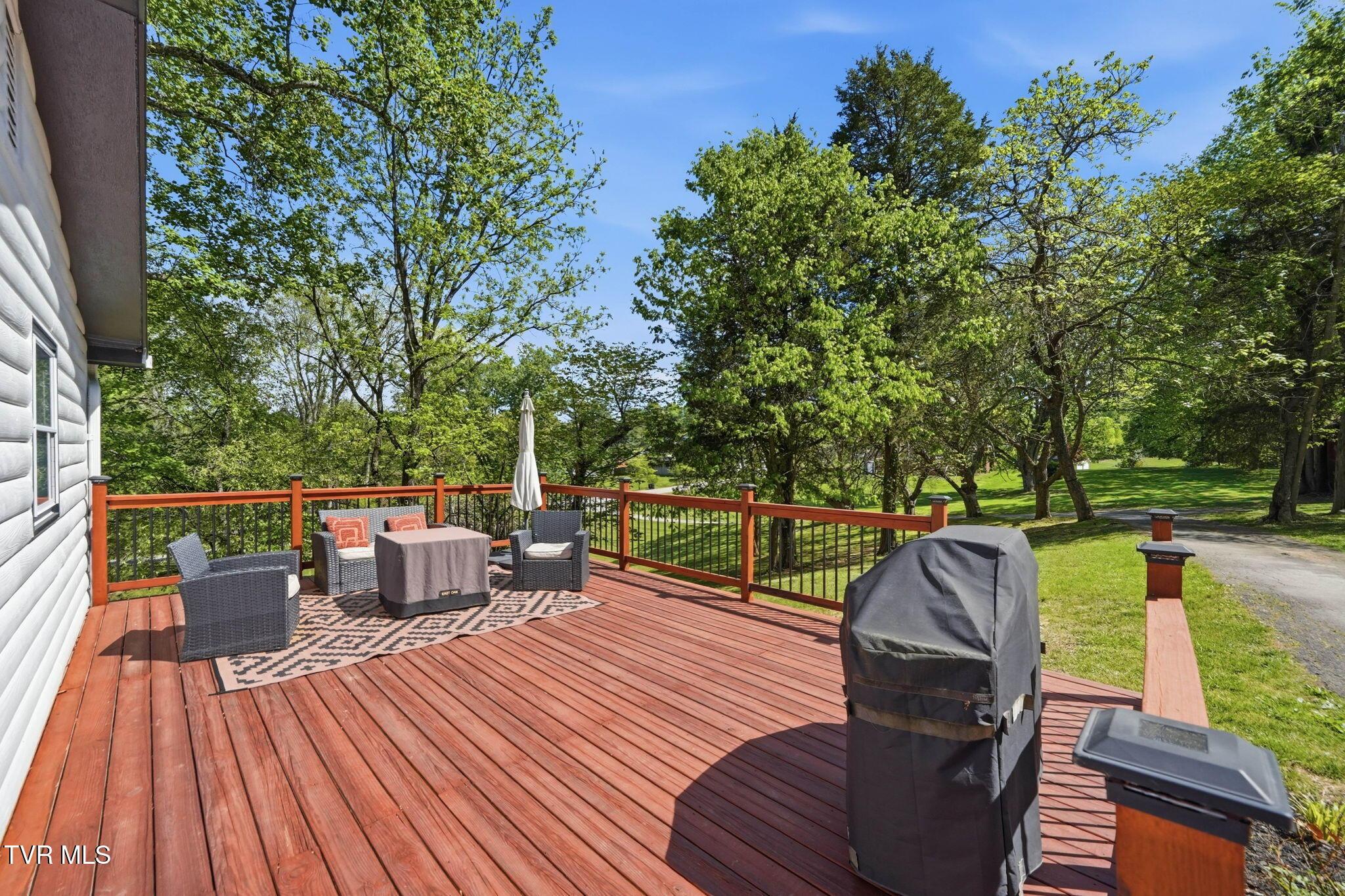 Image 2: 34-web-or-mls-241 Summer Sound Rd-4