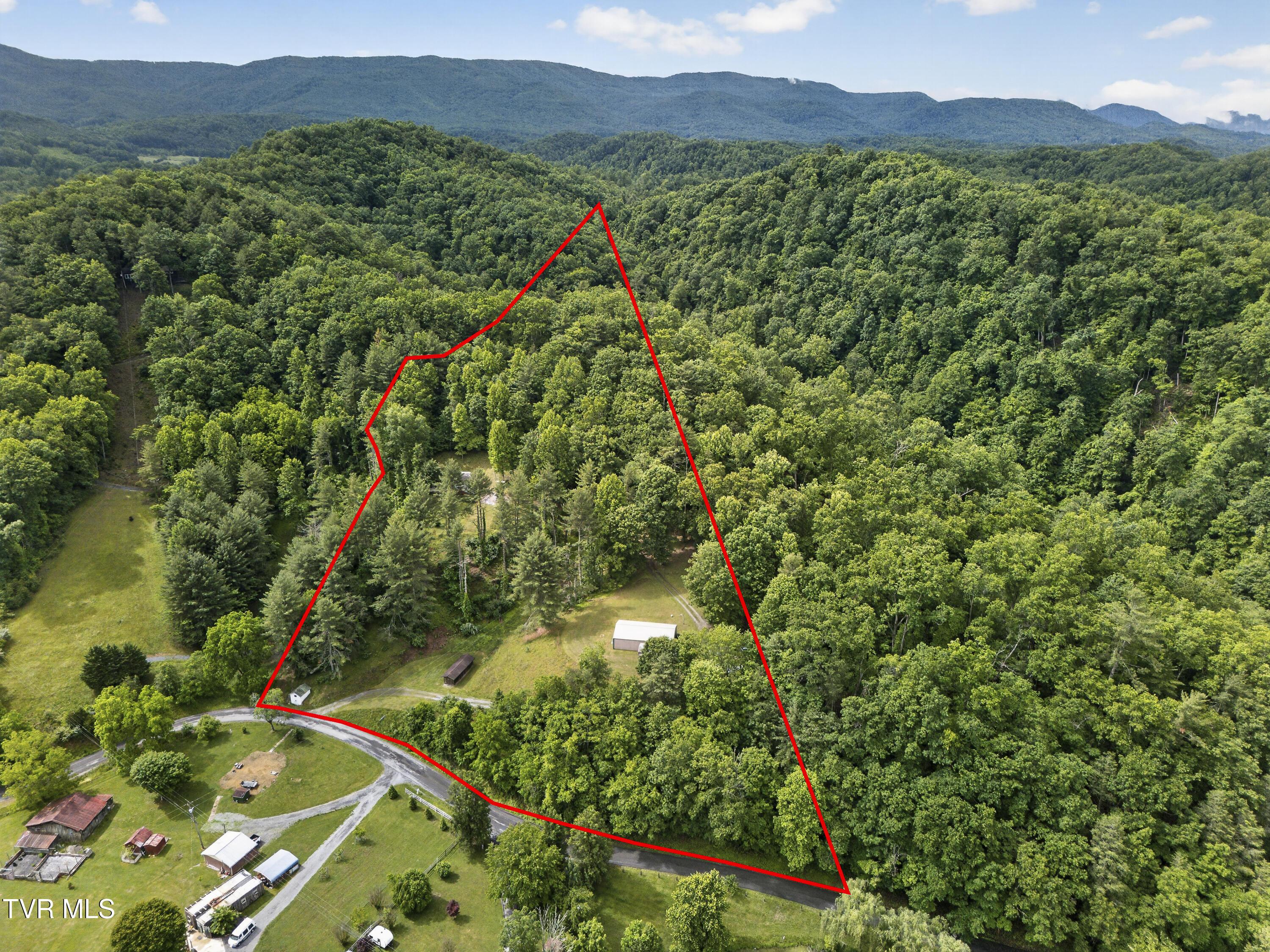 Image 2: 25534-Whitaker-Hollow-Abingdon-VA Matt-S