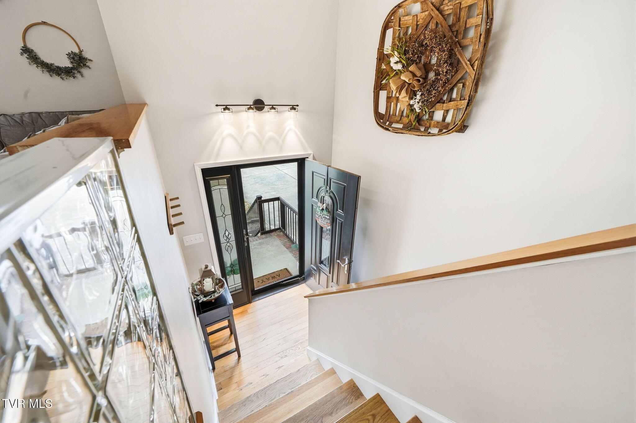 Image 4: 29-web-or-mls-410 Neal Dr-4