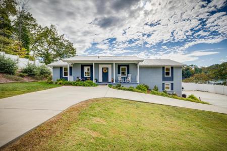 442 Lakeside Drive