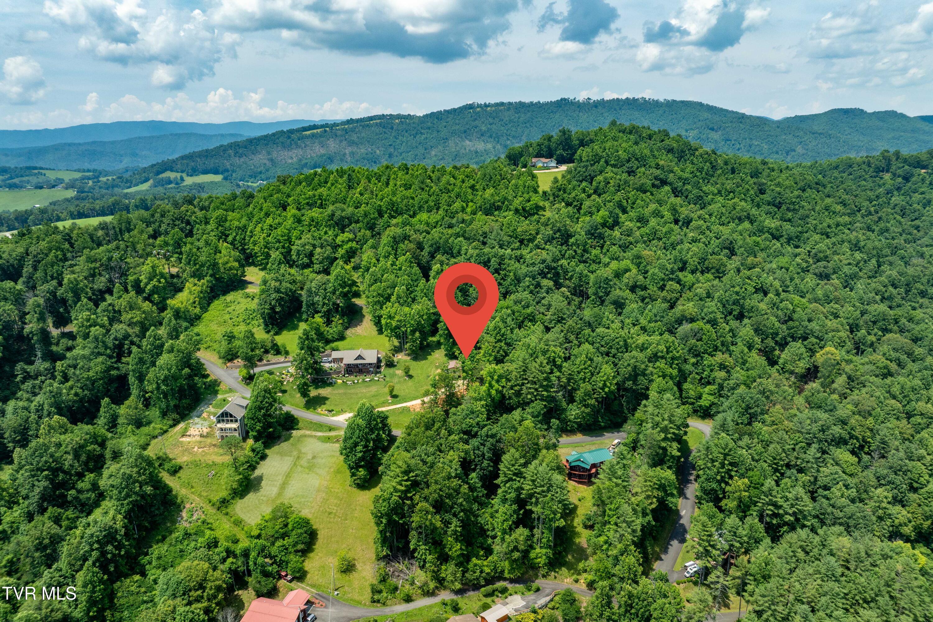 Image 3: Lot 5 (3 of 23)