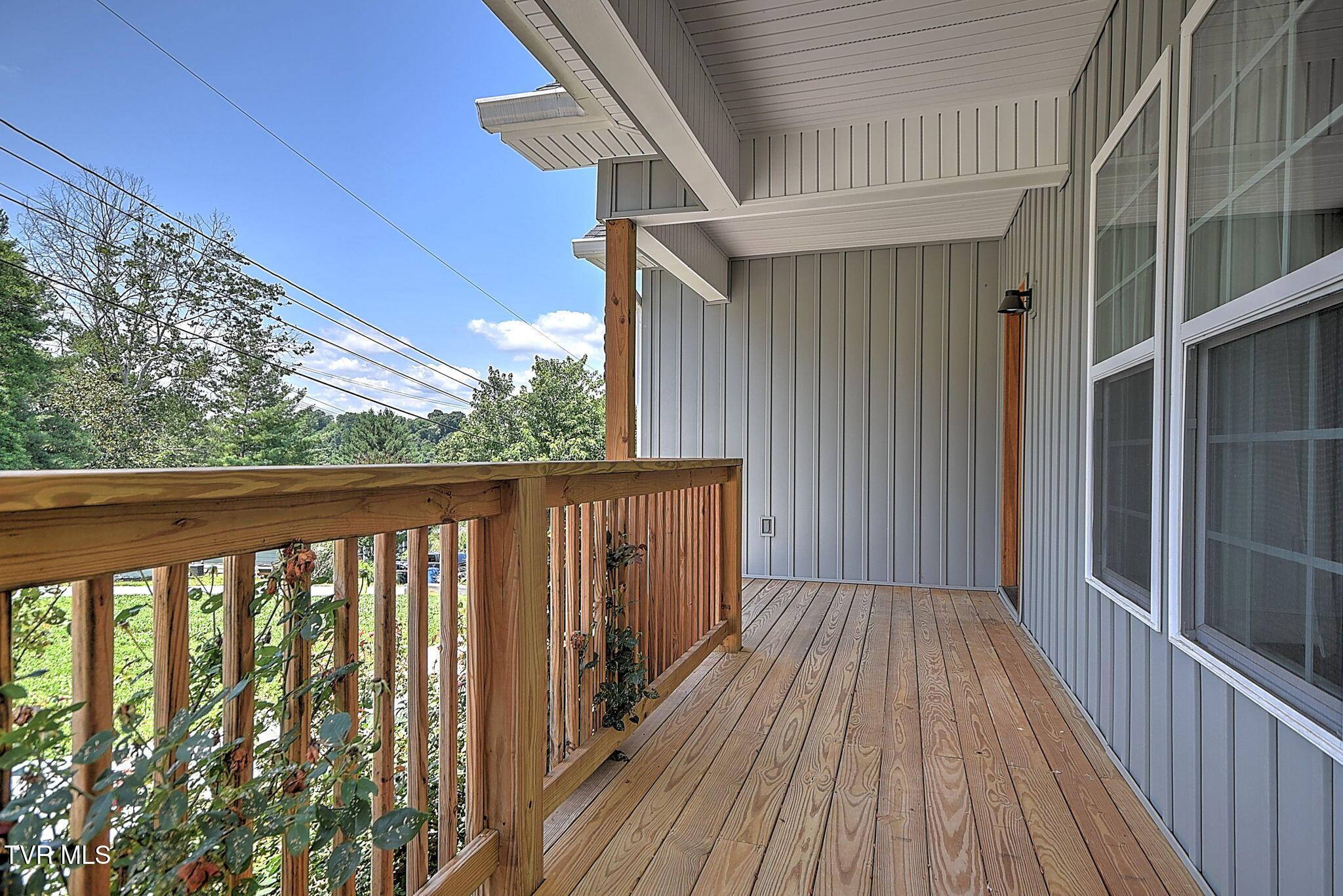 Image 4: 6-web-or-mls-338 Highland Dr GUnit-6