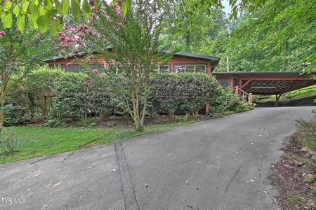 162 Lakeside Drive
