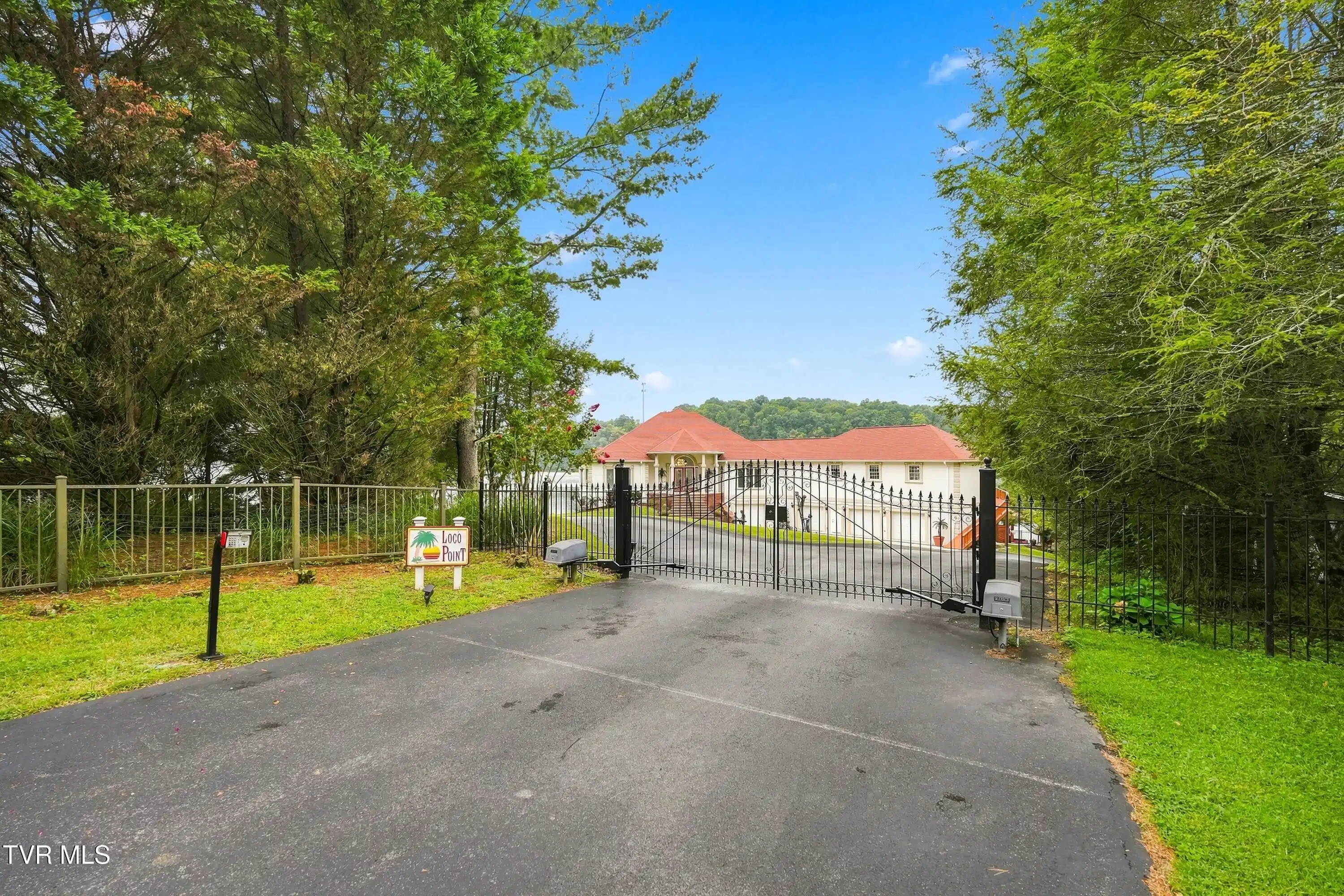 Image 1: WELCOME TO 426 LAKE POINT CT