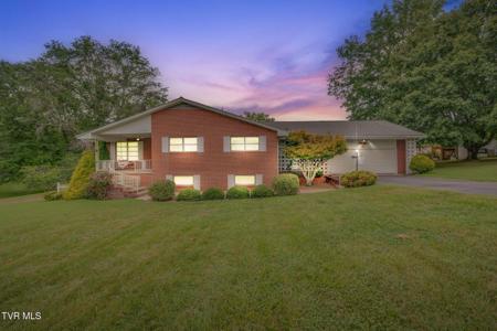 102 Patrick Henry Circle