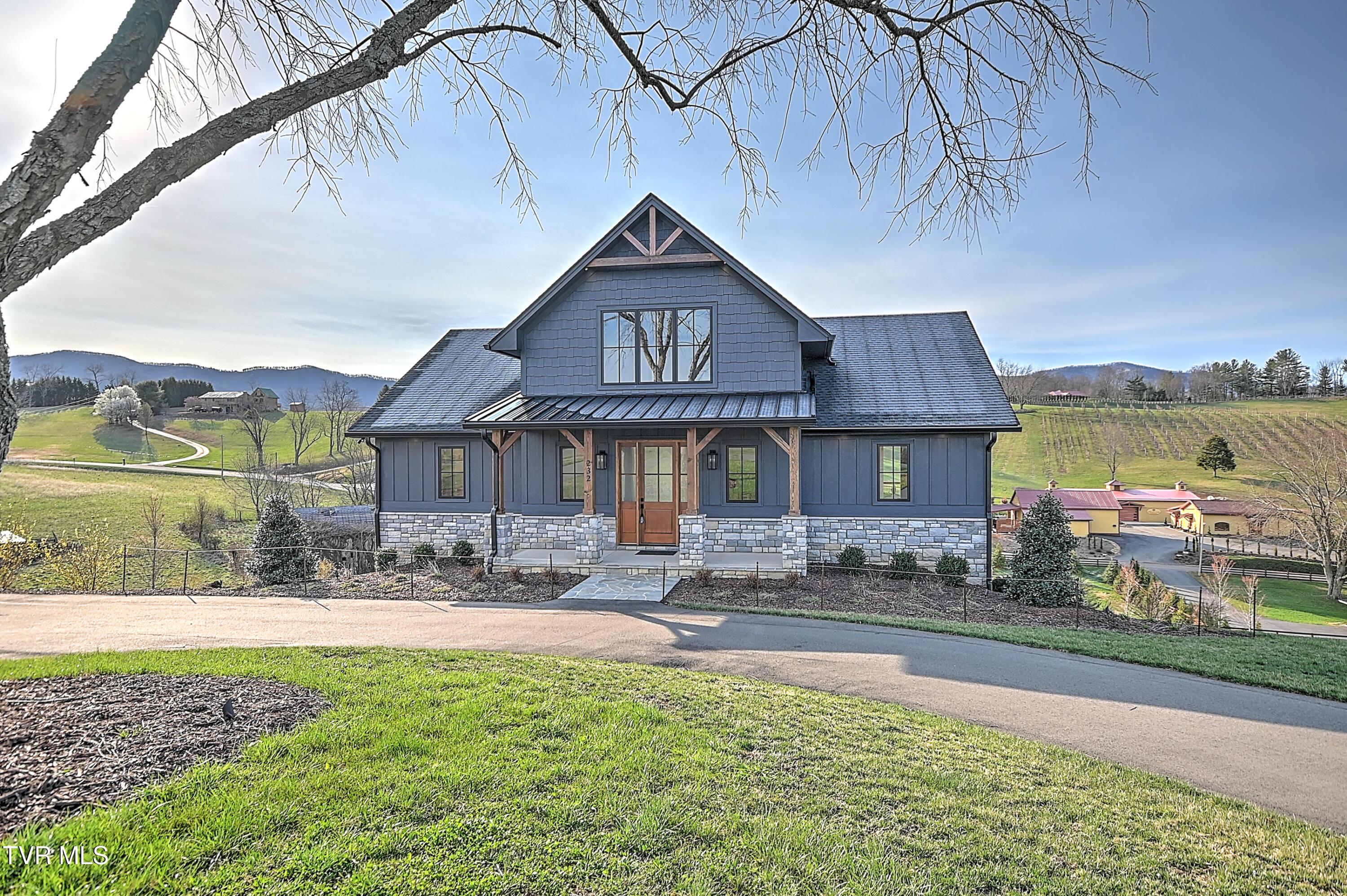 Image 3: 232 Farmhouse Village Trl DS-3