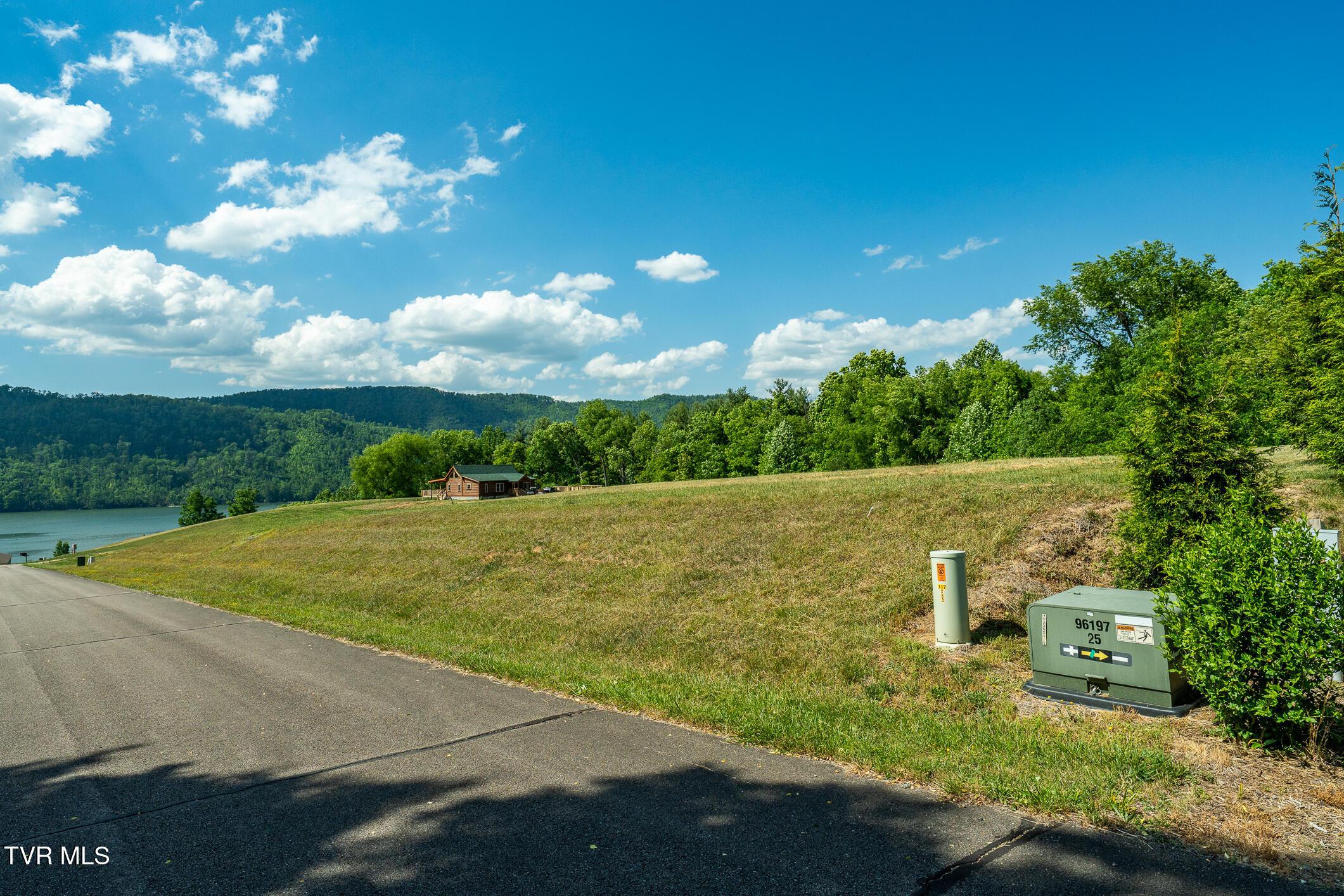 Image 2: DEER RIDGE CT (22 of 34)