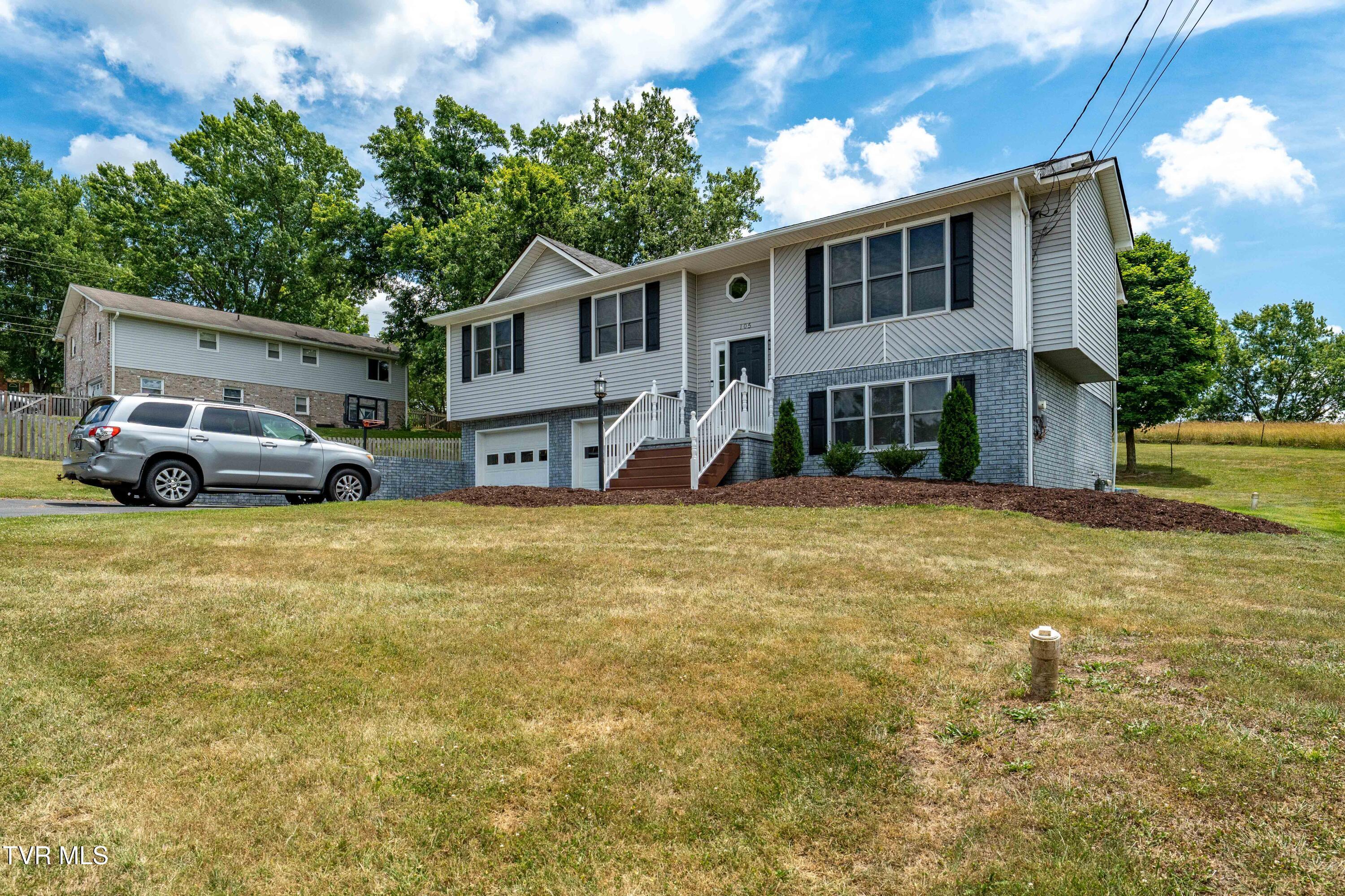 Image 2: 105 Millstone Dr (3 of 50)