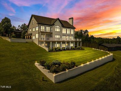 1032 Hillview Drive