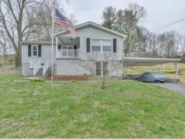 1415 Lakeside Lane