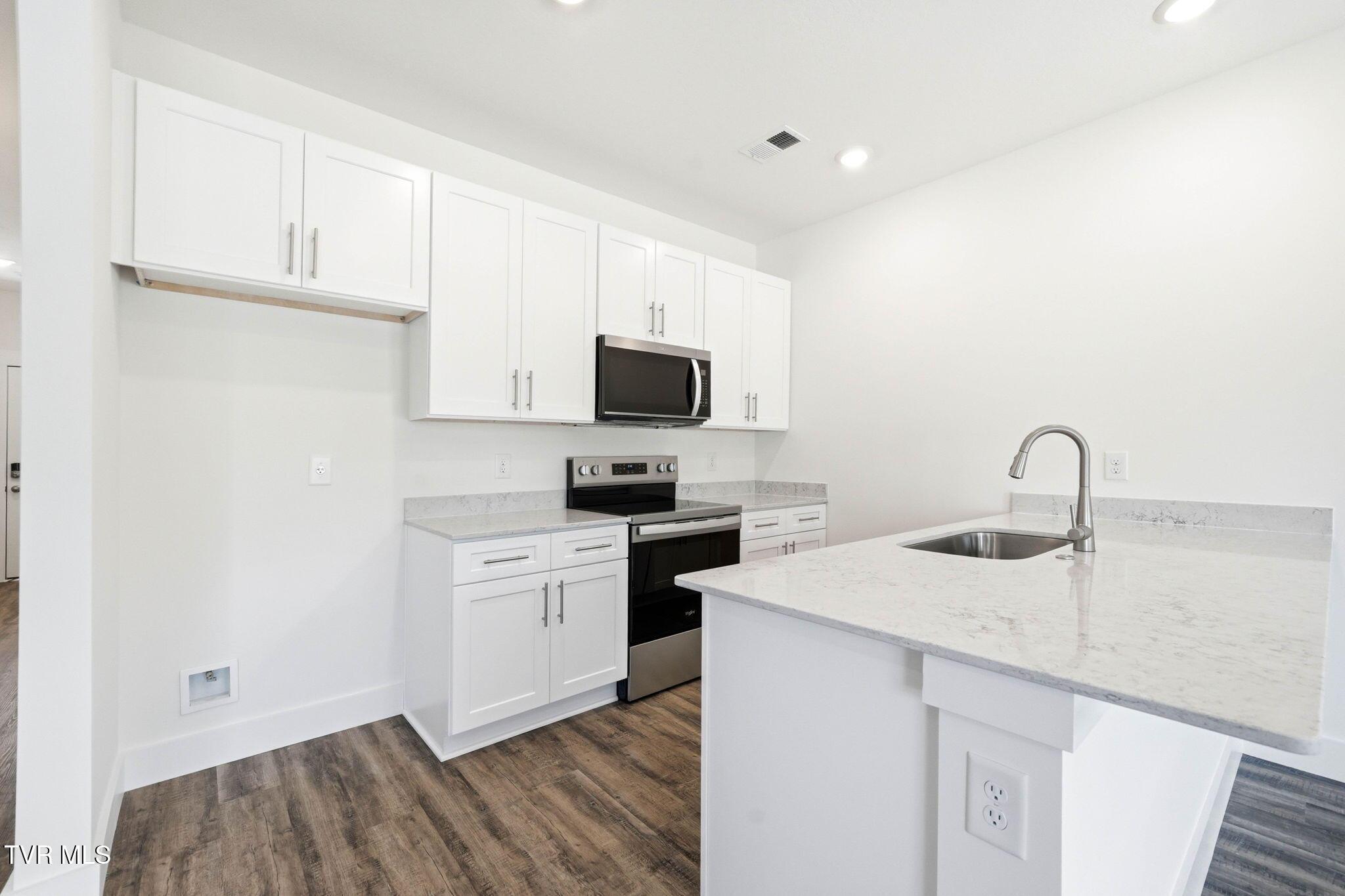 Image 3: 29-web-or-mls-1114 Wenna Wy-7