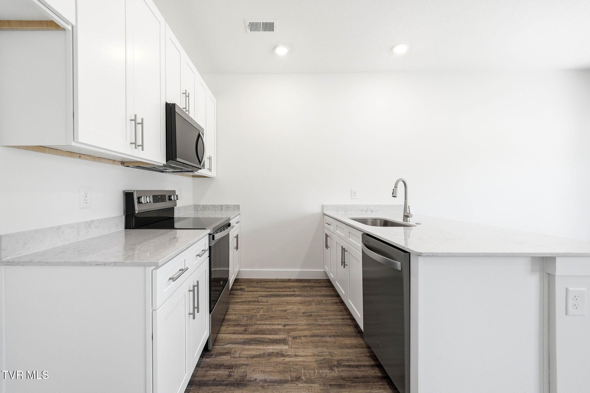 Image 4: 30-web-or-mls-1114 Wenna Wy-8