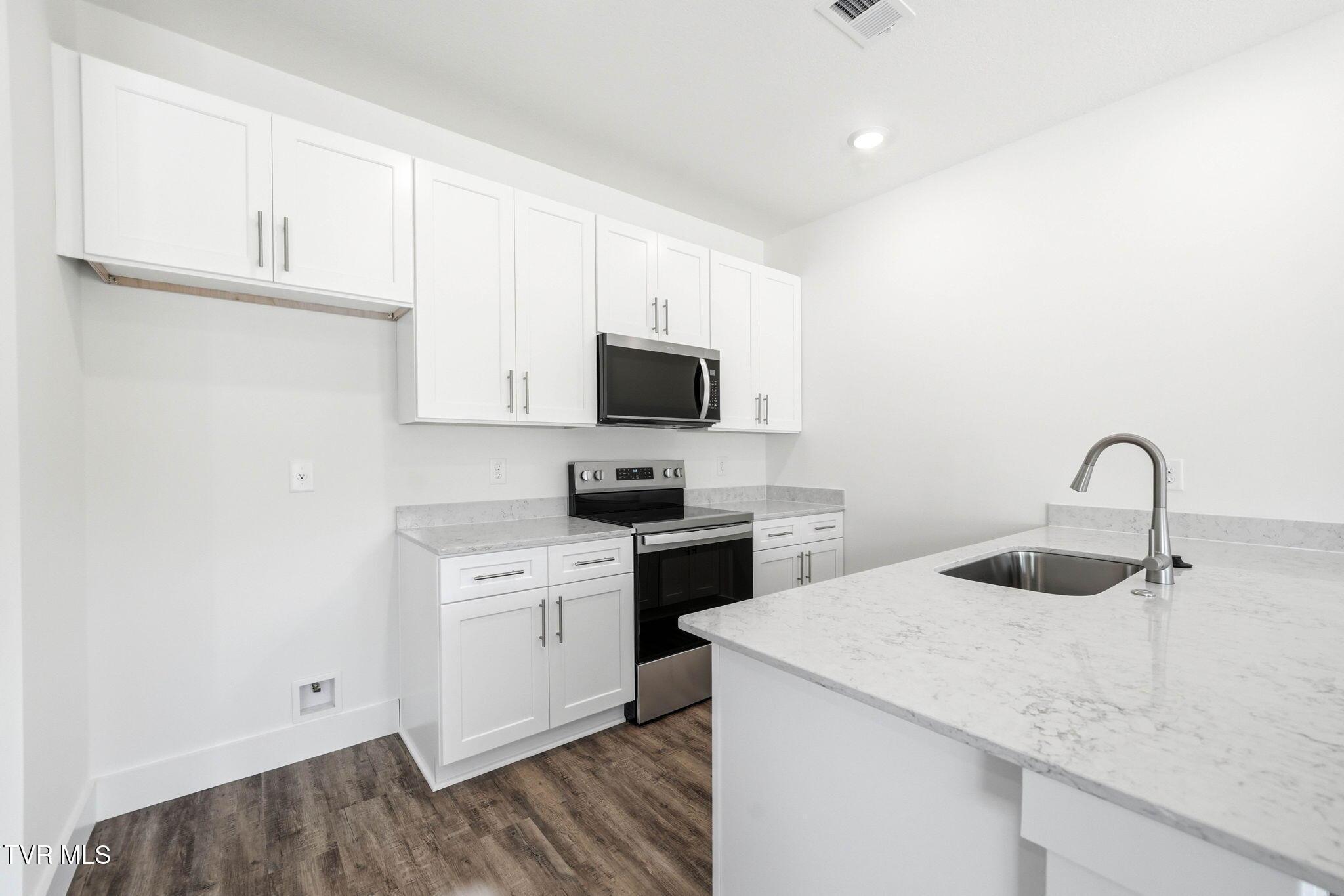 Image 3: 24-web-or-mls-1126 Wenna Wy-7