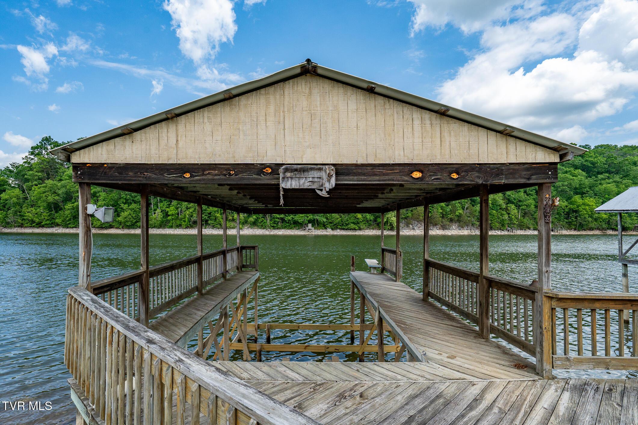 Image 3: 248 Lakeview Dr (58 of 93)