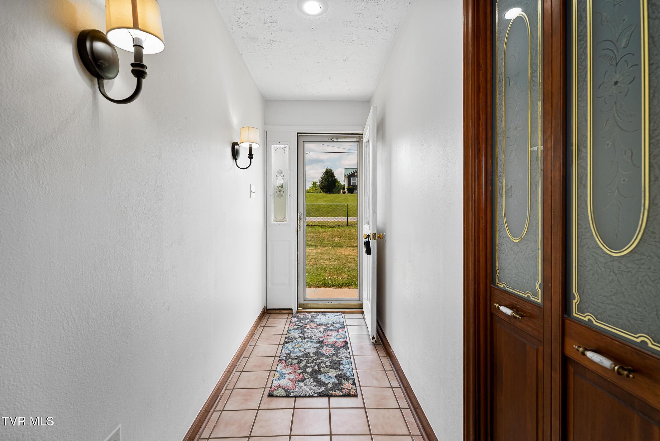 Image 4: 248 Lakeview Dr (65 of 93)