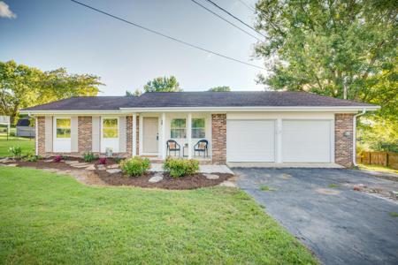 102 Rosewood Circle