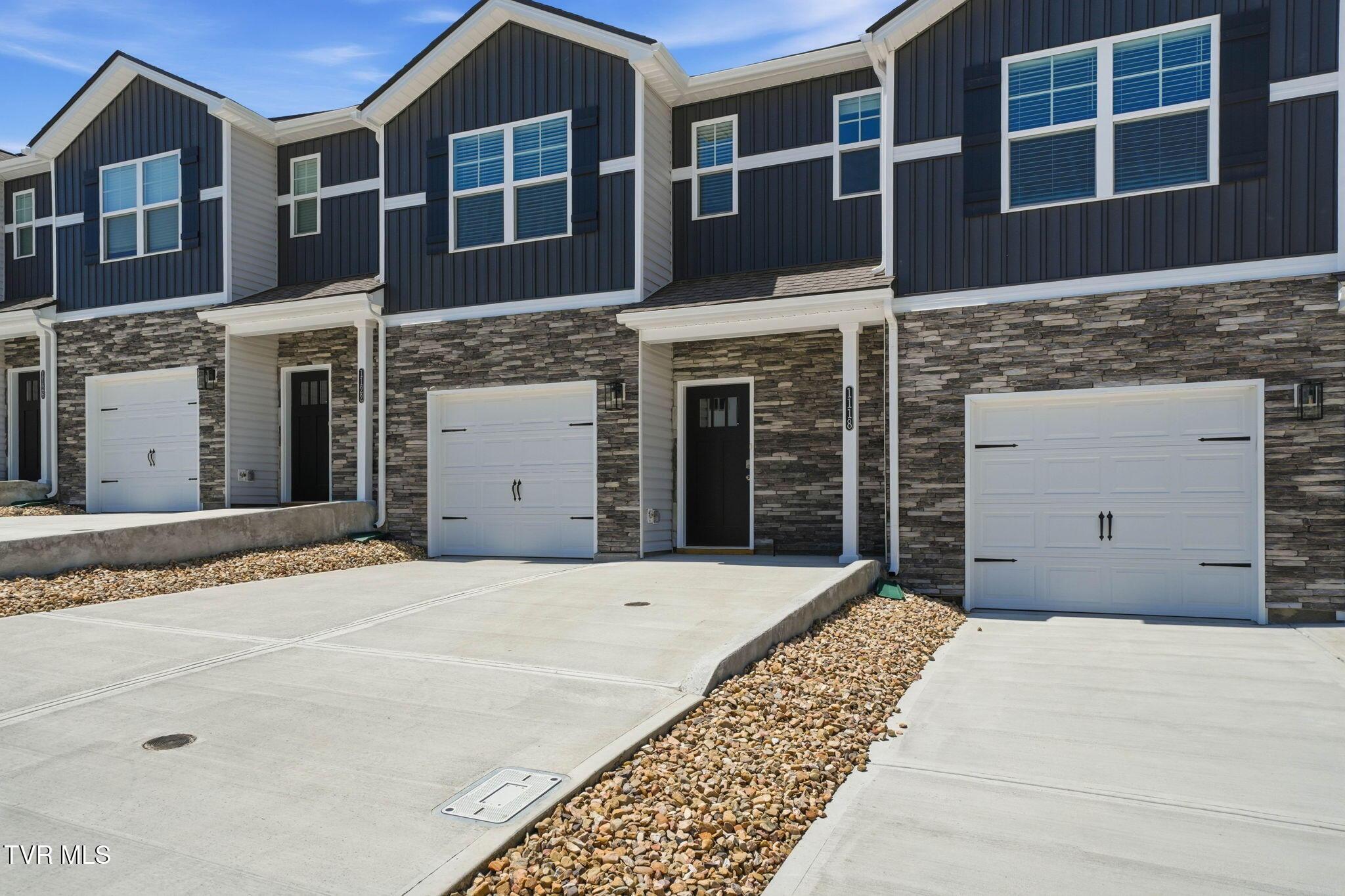 Image 2: 12-web-or-mls-1118 Wenna Wy-2