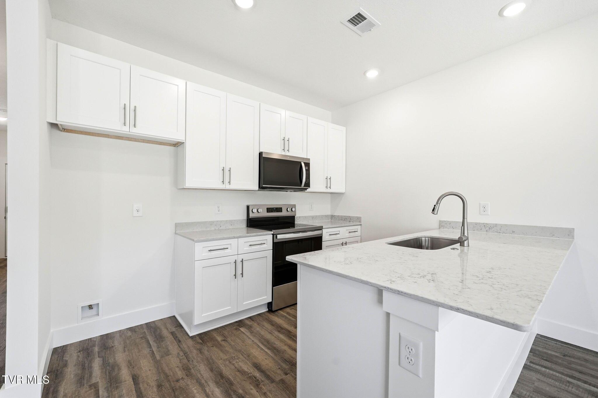 Image 3: 24-web-or-mls-1118 Wenna Wy-7